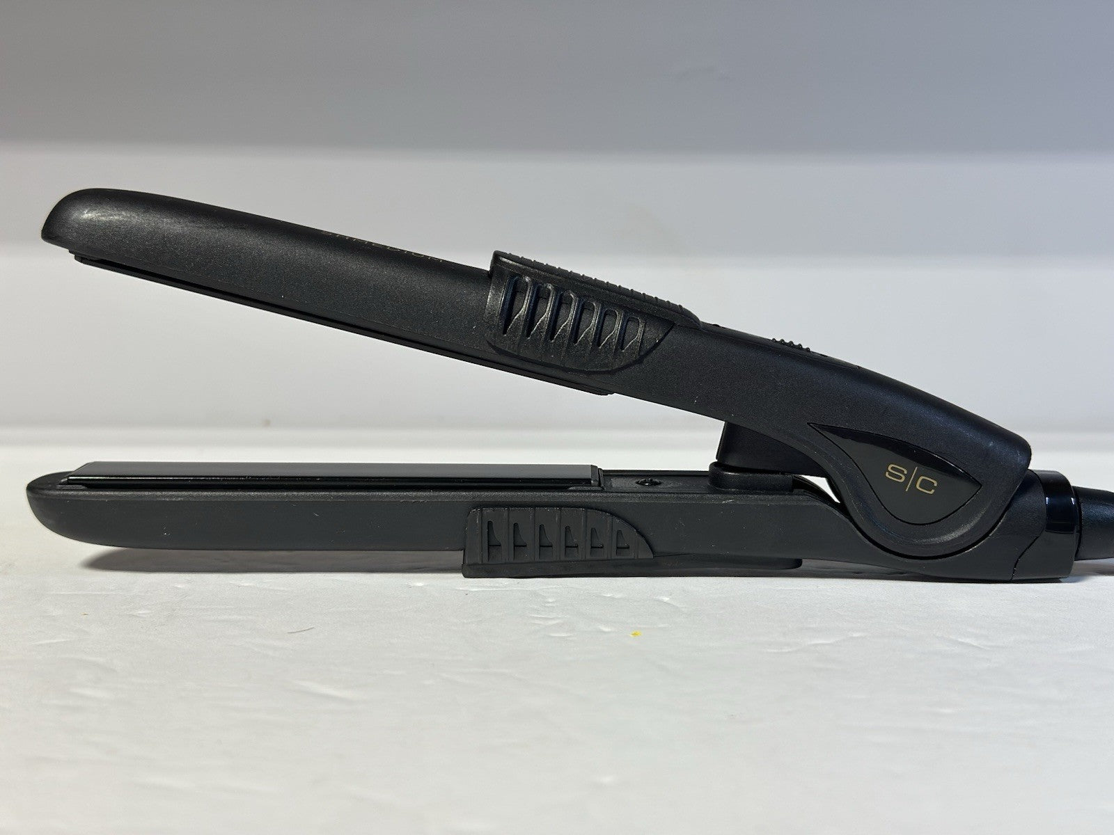 Stylecraft - SHMEDIUM Flat Iron / BLACK / SCSH58B