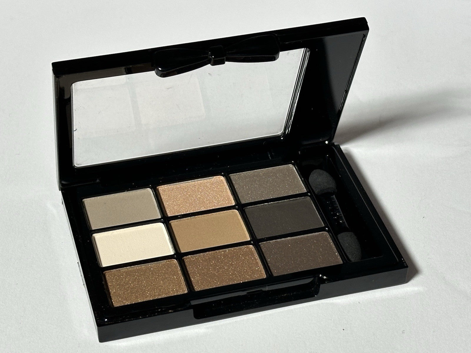 NYX - 9 Color Shadow Palette / LIP 05 Parisian Chick ( 9 x 0.028 Oz. Each )