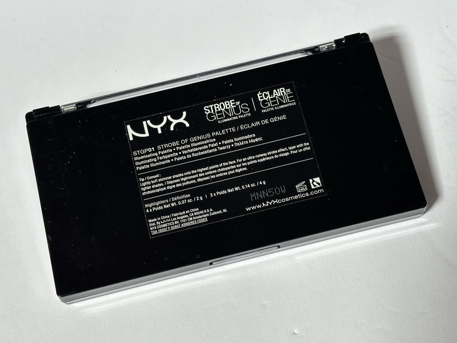 NYX - Strobe Of Genius / ILLUMINATING PALETTE / STGP 01