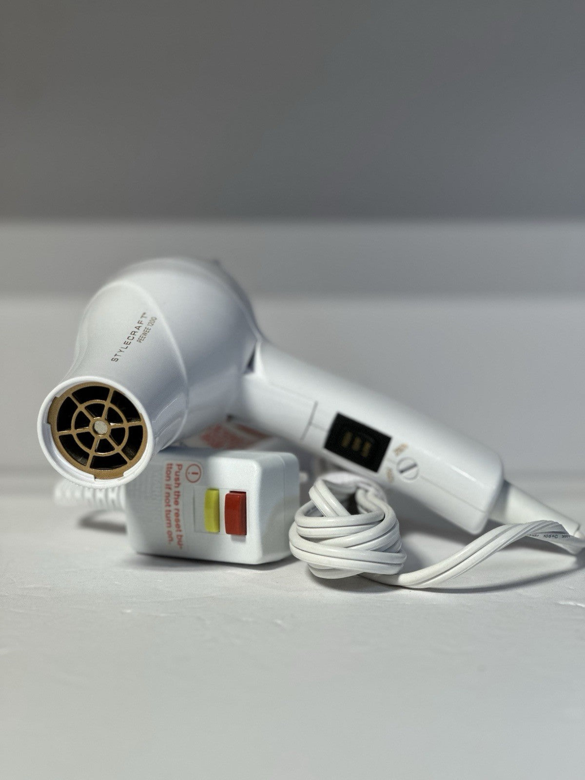 StyleCraft - Peewee 1200. Mini Hair Dryer / WHITE.  SCPW1200W / FDD-012