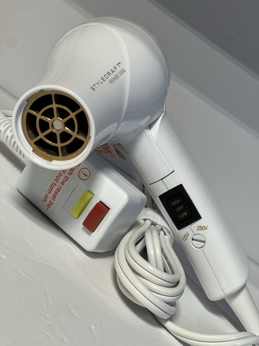 StyleCraft - Peewee 1200. Mini Hair Dryer / WHITE.  SCPW1200W / FDD-012