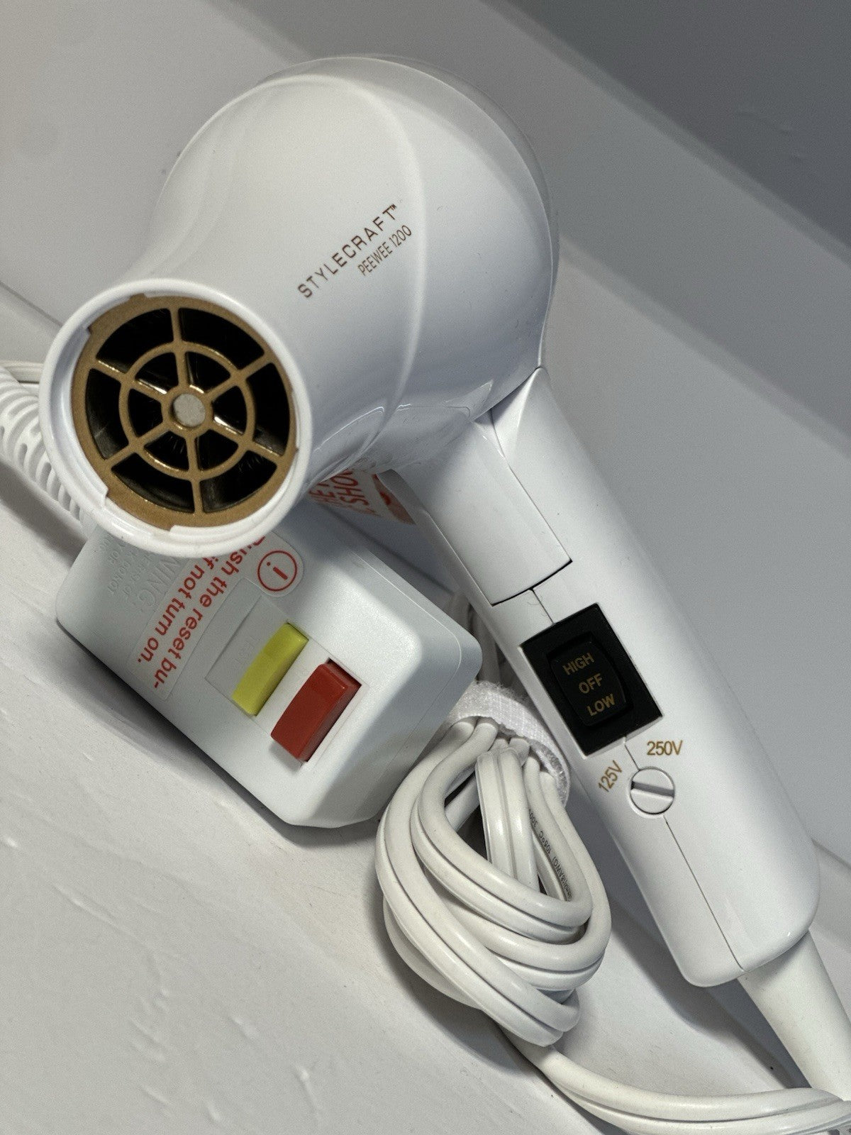 StyleCraft - Peewee 1200. Mini Hair Dryer / WHITE.  SCPW1200W / FDD-012