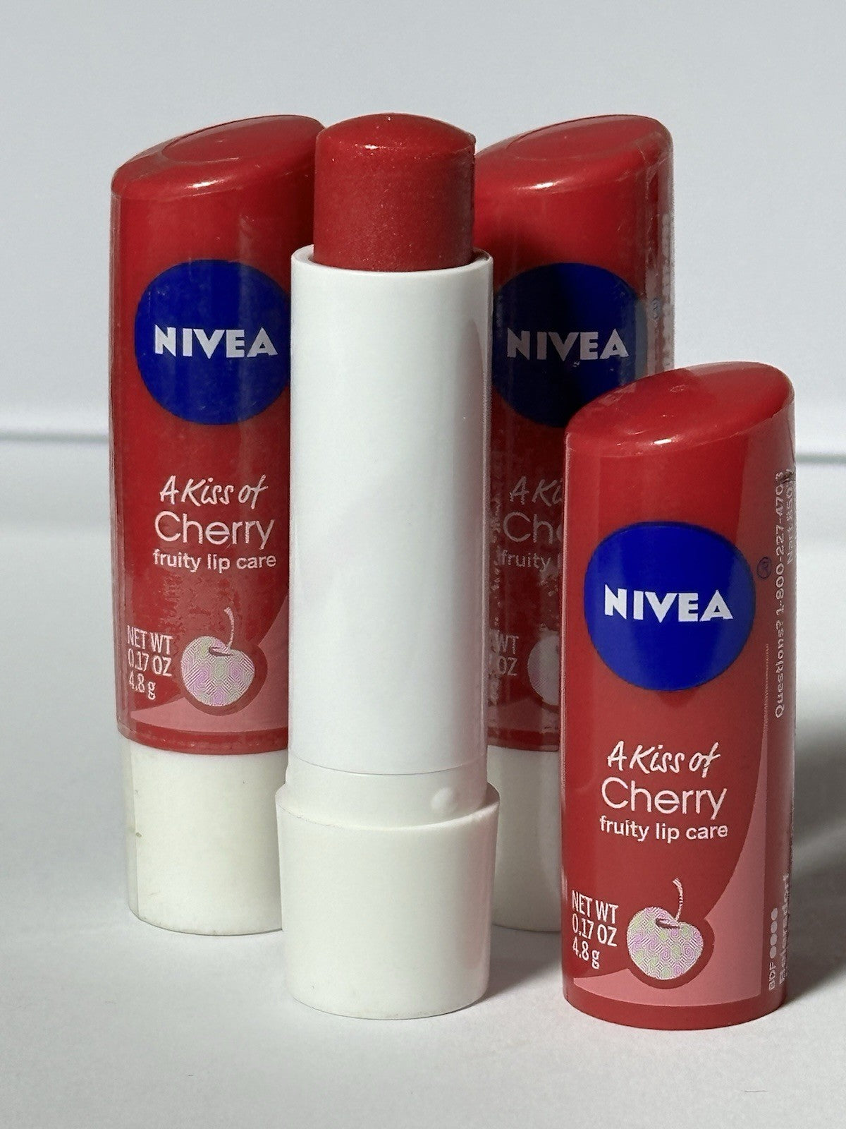 NIVEA - A Kiss Of CHERRY / Fruity Lip Care. 3 - Pack