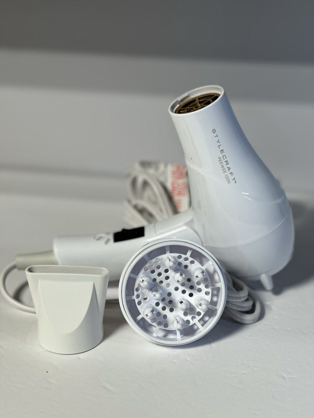 StyleCraft- PeeWee 1200. Hair Dryer MINI / White.  SCPW1200W  (2 Attachm + Bag)