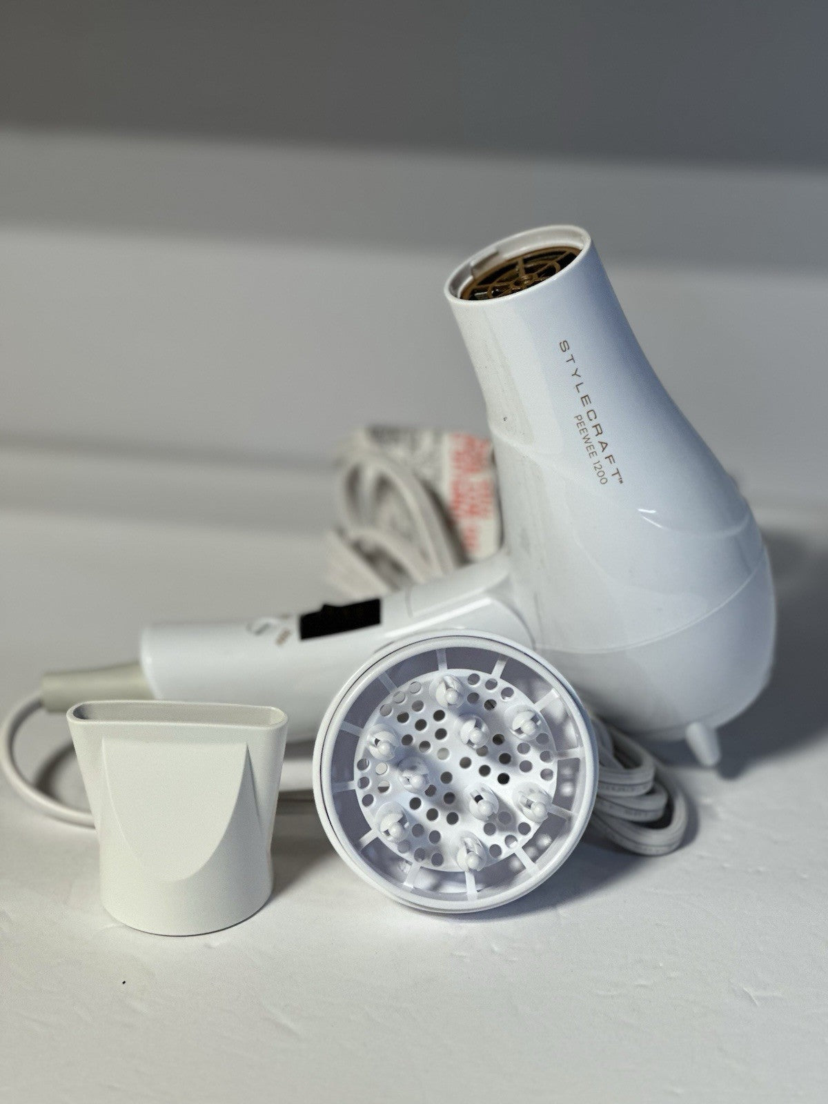 StyleCraft- PeeWee 1200. Hair Dryer MINI / White.  SCPW1200W  (2 Attachm + Bag)