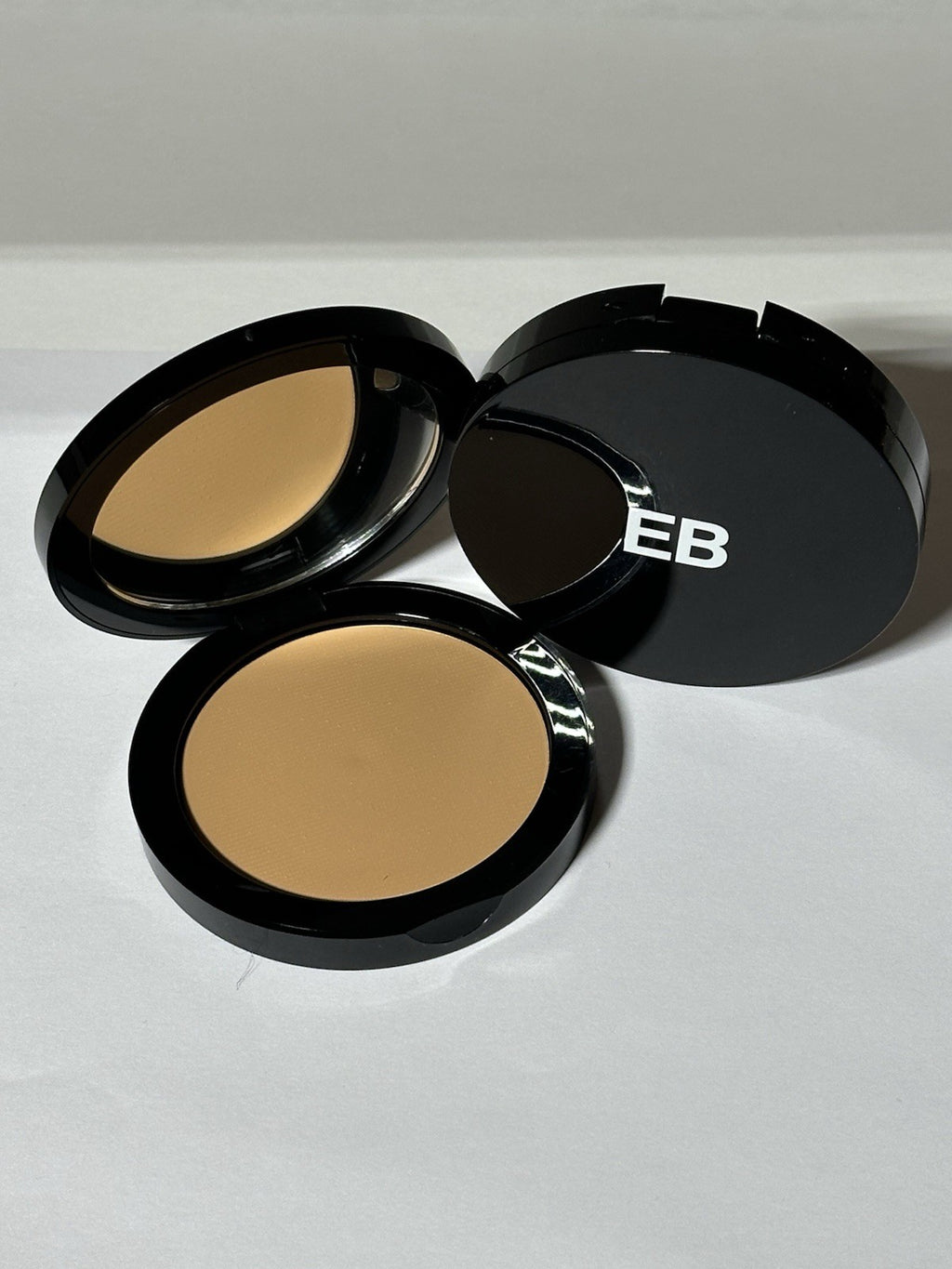 Edward Bess - Flawless Illusion Transforming Full Coverage Fundation / MEDIUM