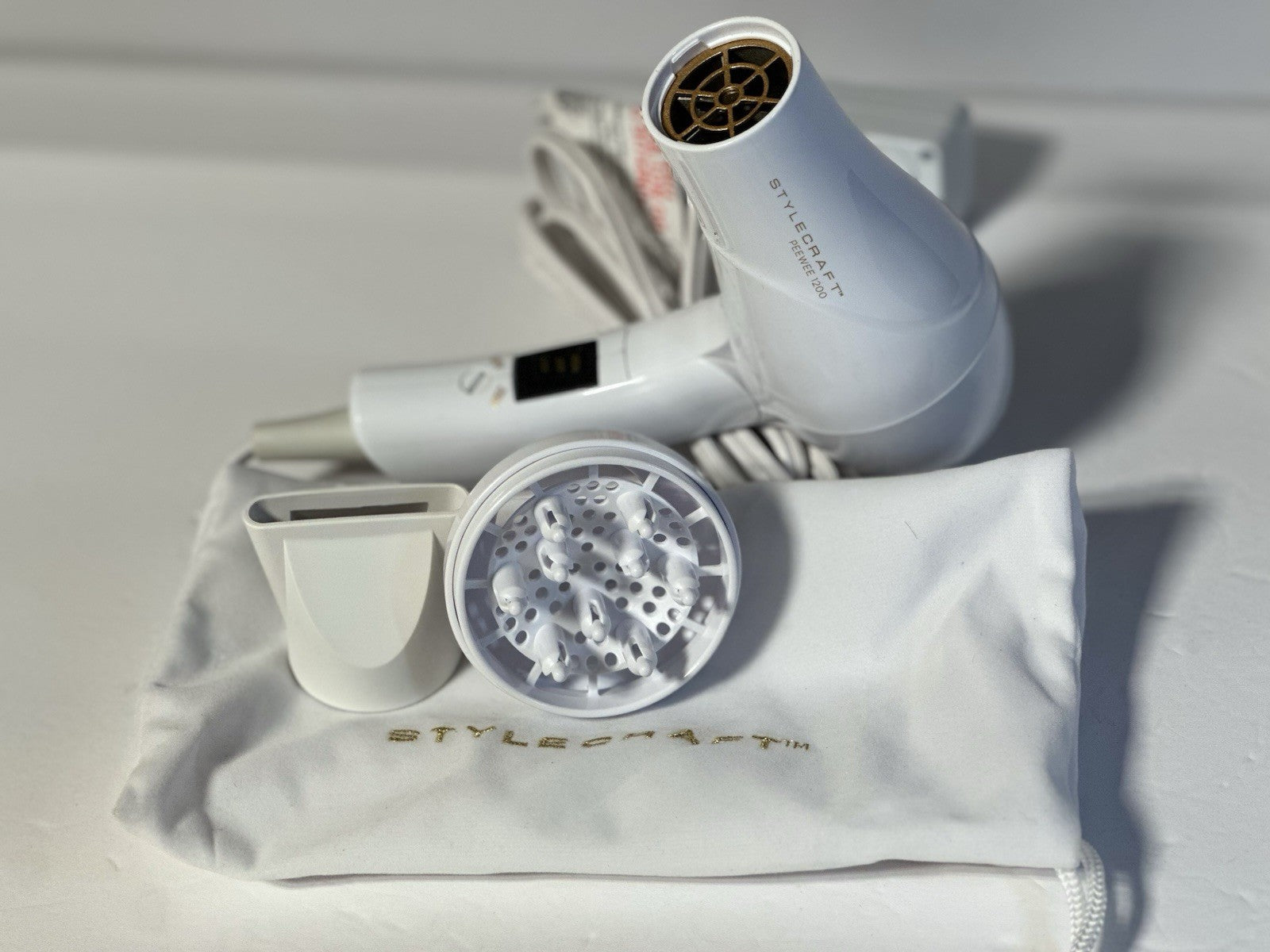 StyleCraft- PeeWee 1200. Hair Dryer MINI / White.  SCPW1200W  (2 Attachm + Bag)