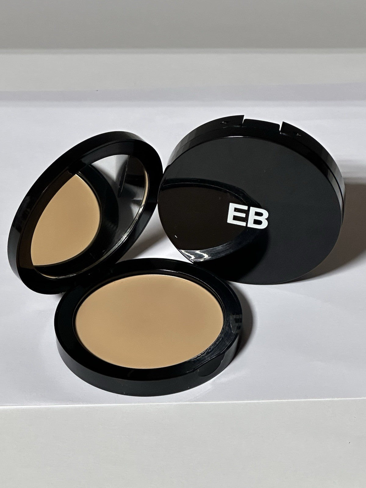 Edward Bess - Flawless Illusion Transforming Full Coverage Fundation / LIGHT